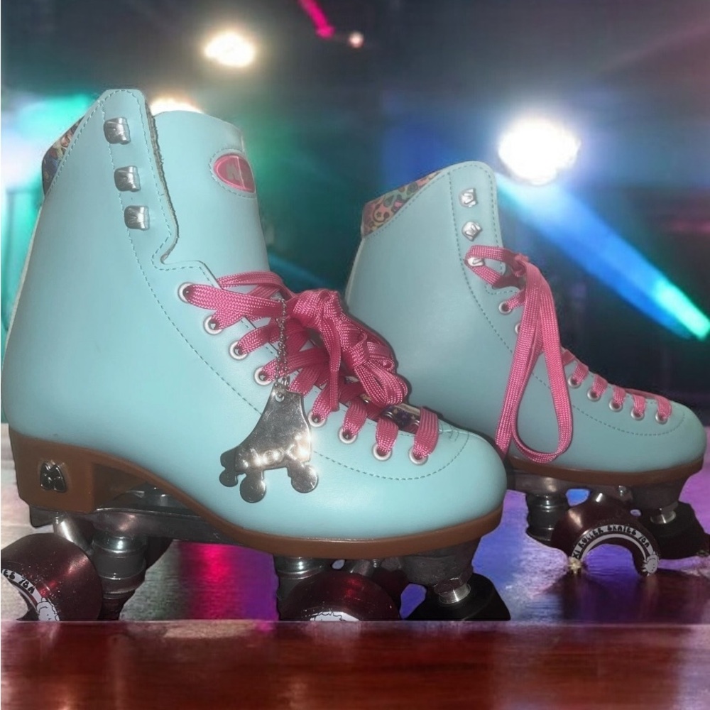 Chic Women's Roller Skates in Blue and Pink